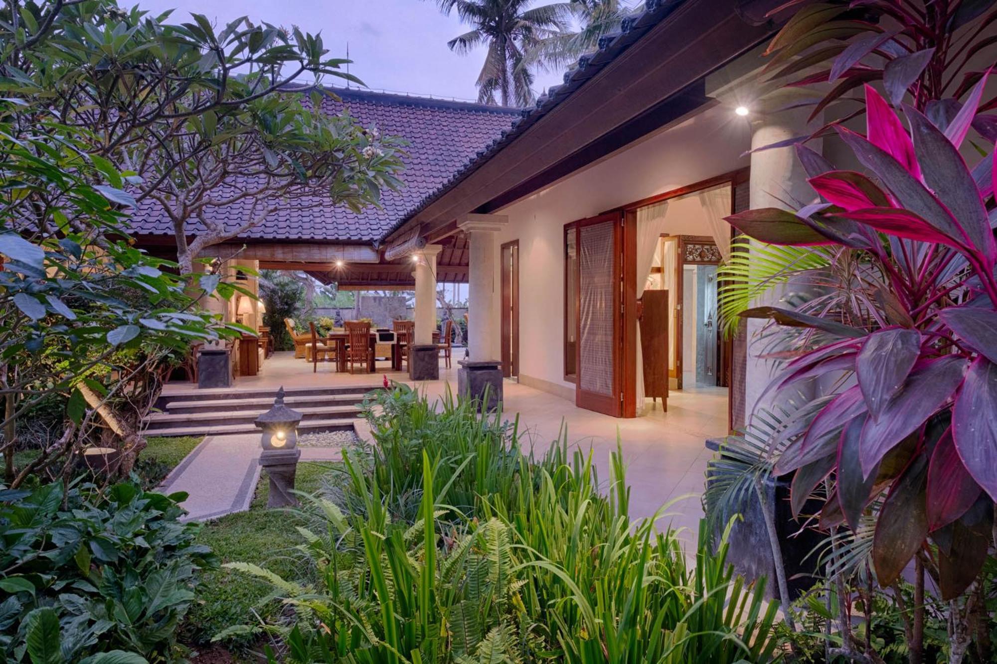 Kutus Kutus Saba Beach Villa Джокьякарта Экстерьер фото