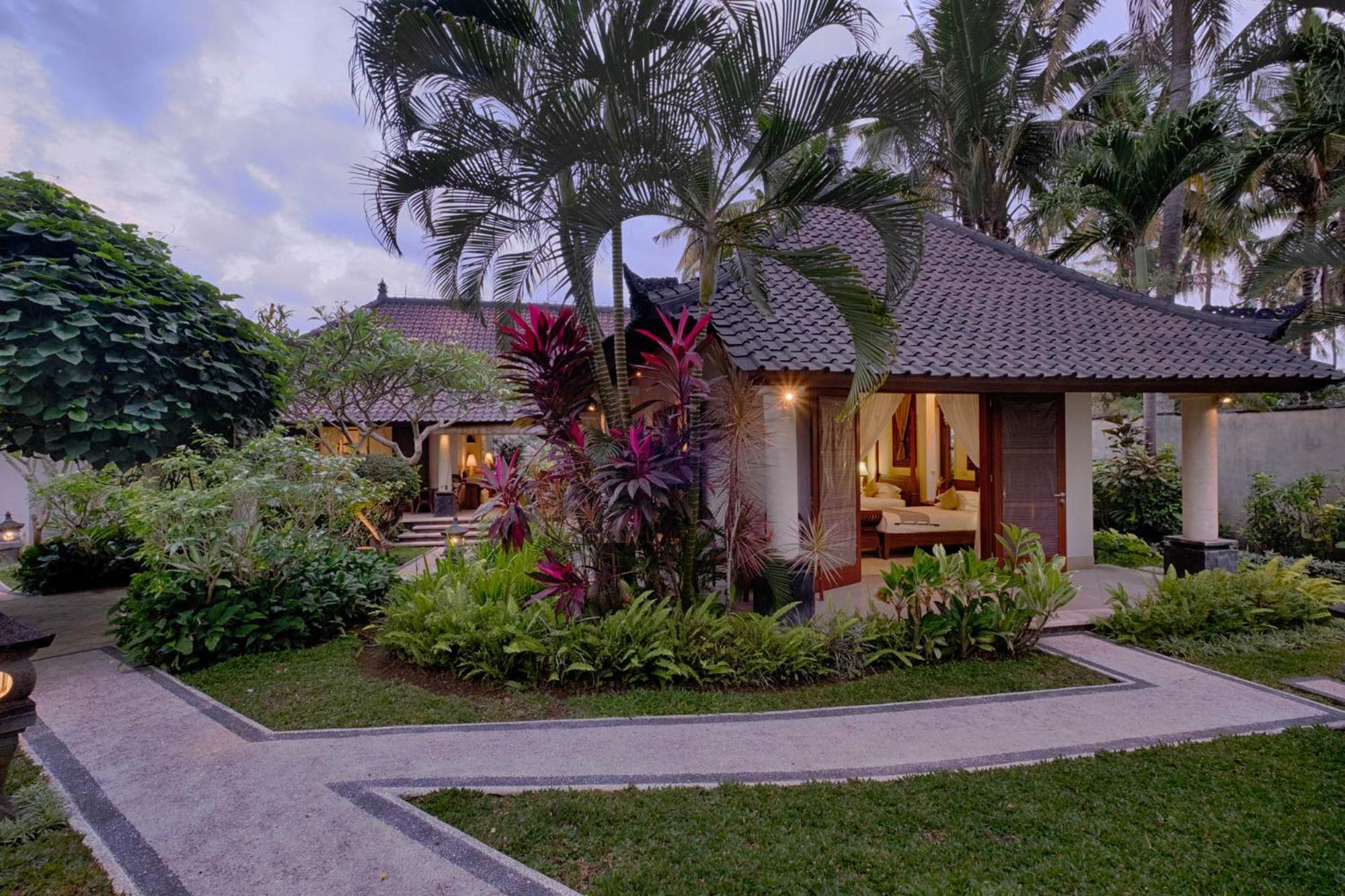 Kutus Kutus Saba Beach Villa Джокьякарта Экстерьер фото