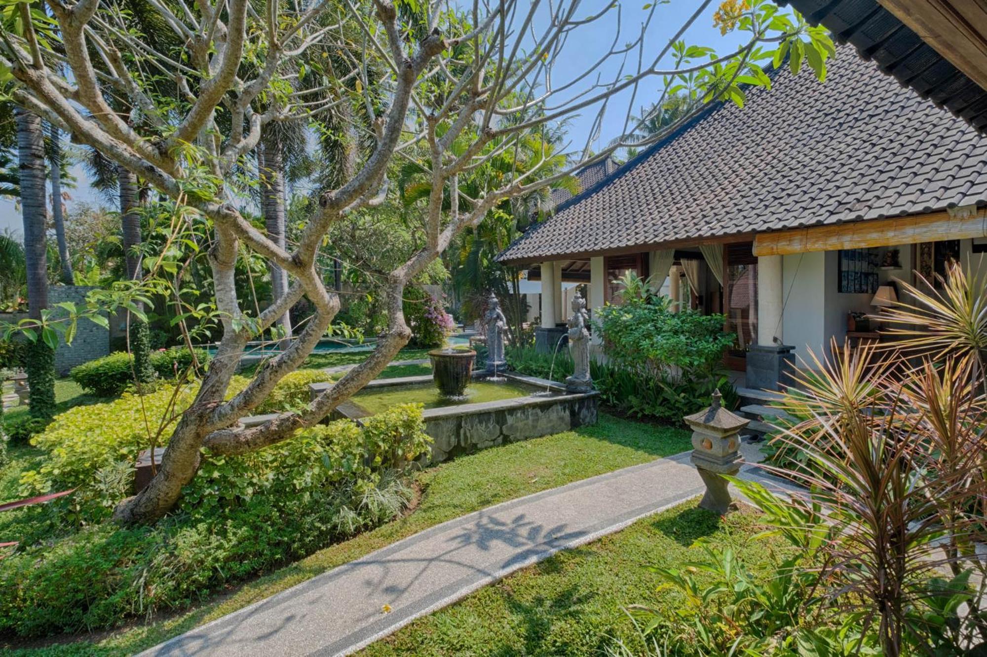 Kutus Kutus Saba Beach Villa Джокьякарта Экстерьер фото