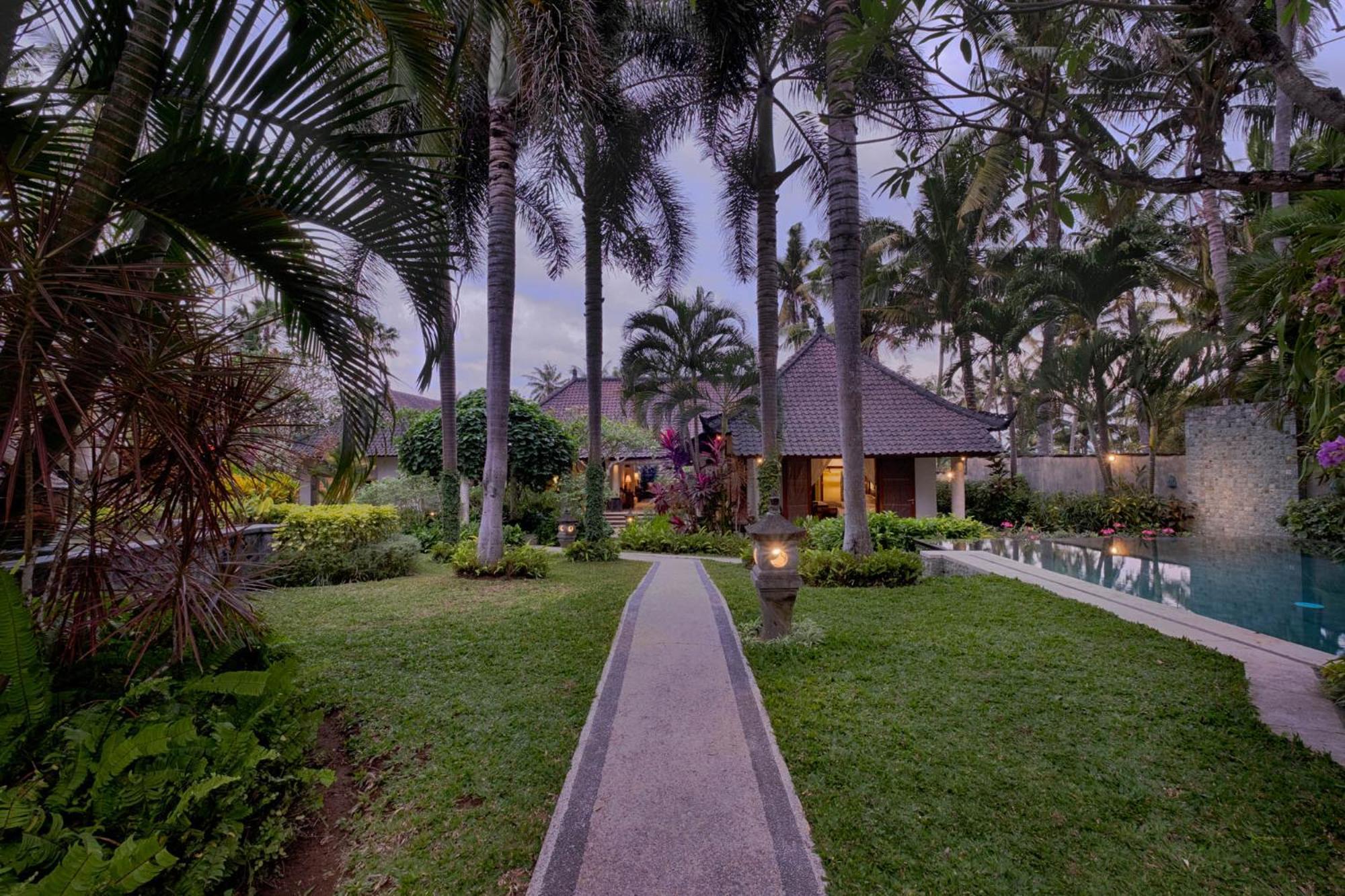 Kutus Kutus Saba Beach Villa Джокьякарта Экстерьер фото