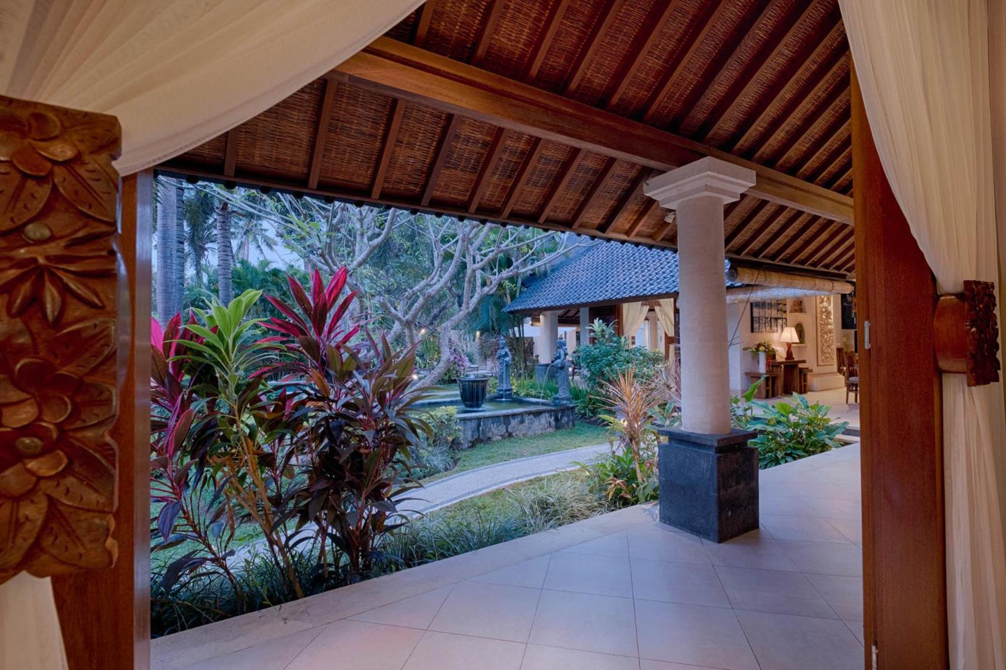 Kutus Kutus Saba Beach Villa Джокьякарта Экстерьер фото