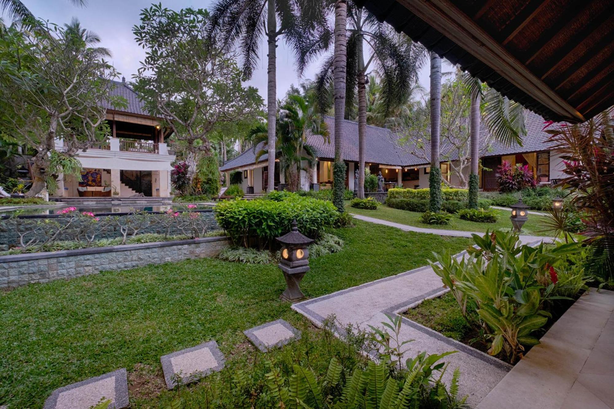 Kutus Kutus Saba Beach Villa Джокьякарта Экстерьер фото