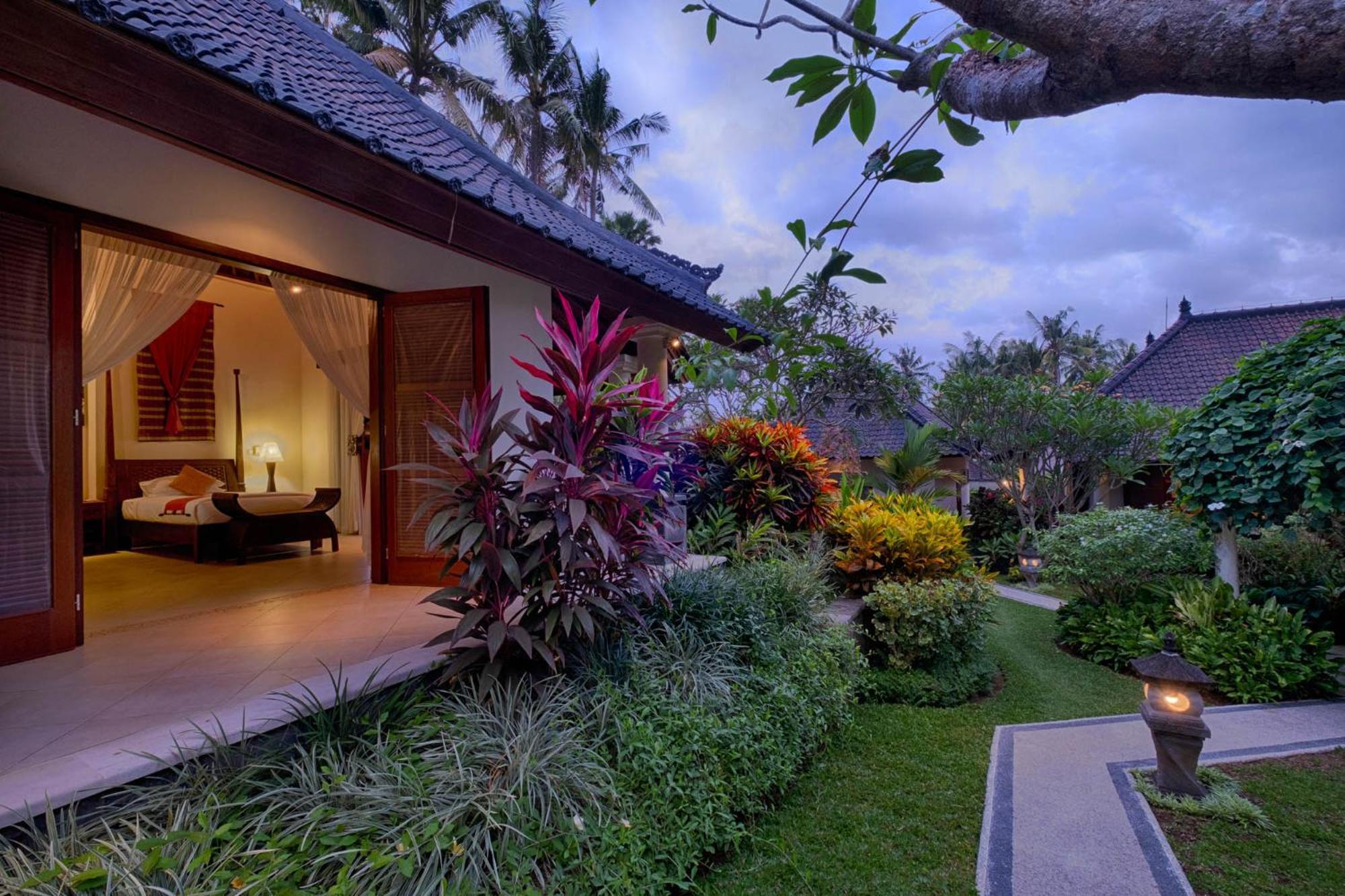 Kutus Kutus Saba Beach Villa Джокьякарта Экстерьер фото