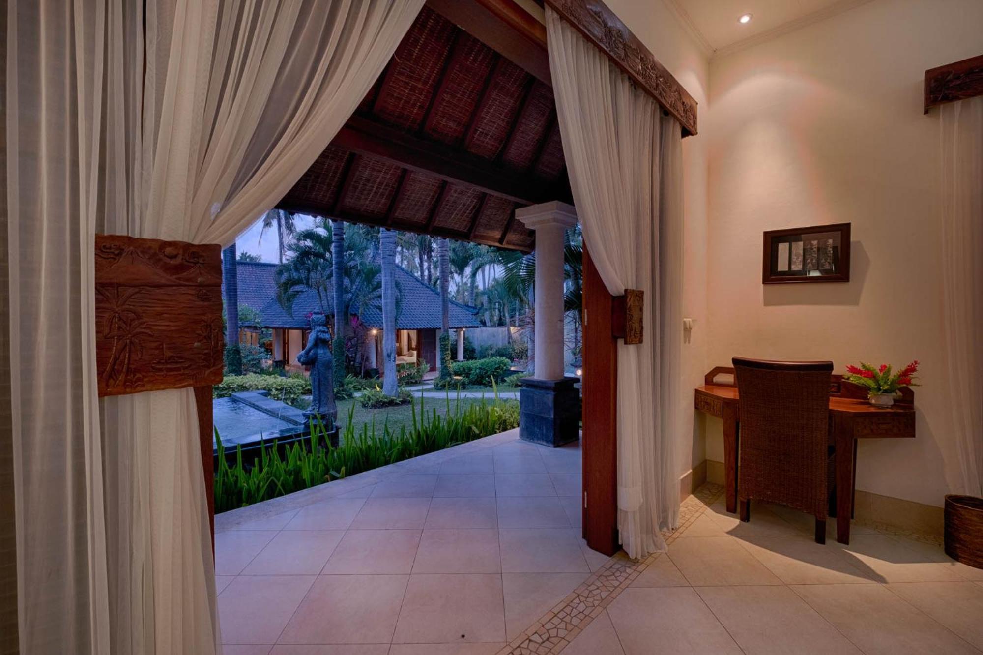 Kutus Kutus Saba Beach Villa Джокьякарта Экстерьер фото