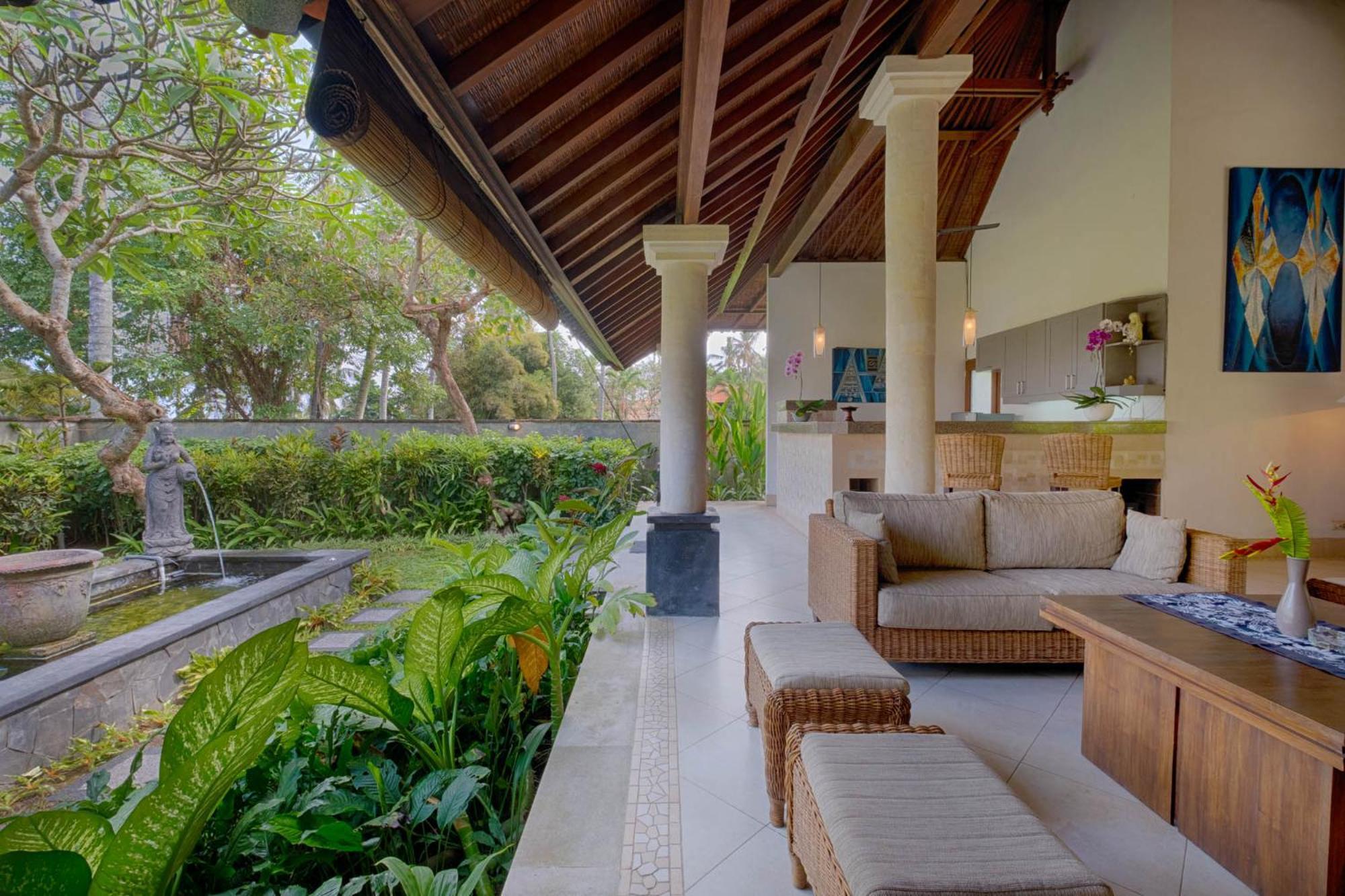 Kutus Kutus Saba Beach Villa Джокьякарта Экстерьер фото
